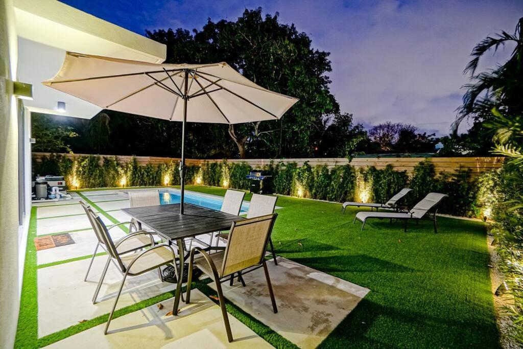 マイアミ Design House -Heated Pool -Big Yard -Gated Parkingヴィラ エクステリア 写真