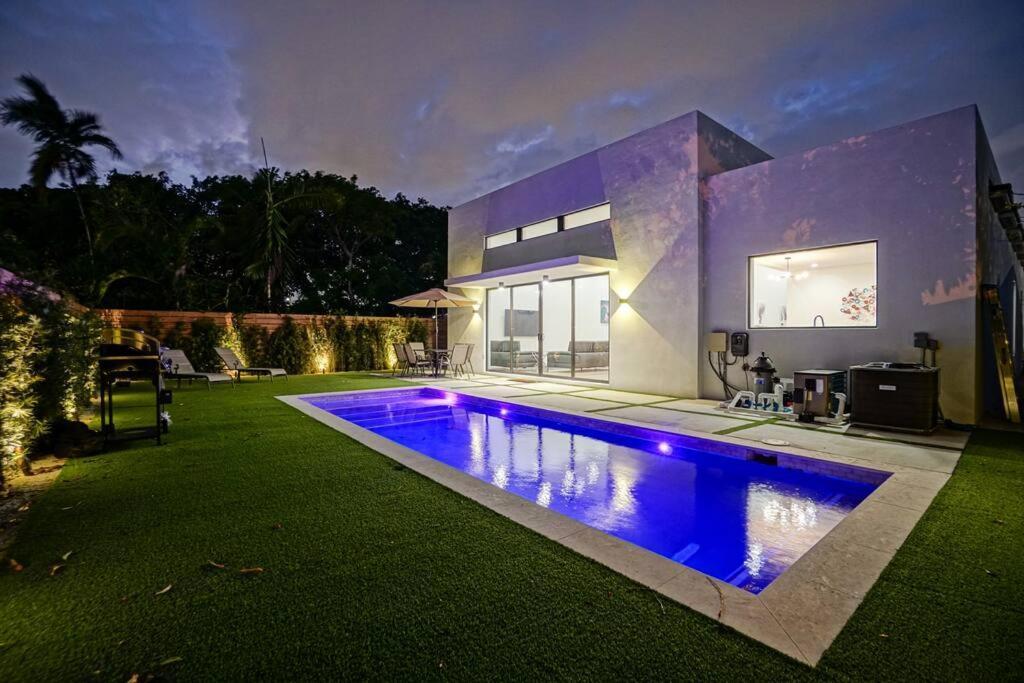マイアミ Design House -Heated Pool -Big Yard -Gated Parkingヴィラ エクステリア 写真